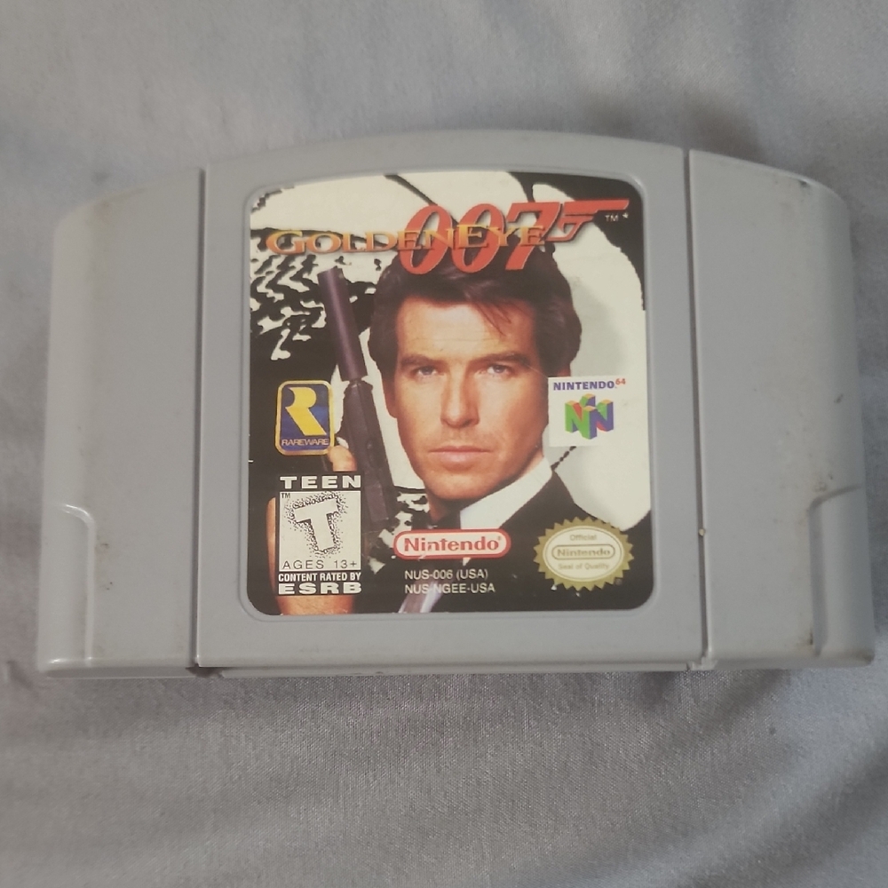 Nintendo 64 Silver Game Cartridge - GoldenEye 007